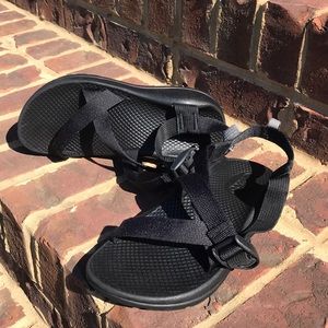 ⭐️⭐️Great condition black Chacos⭐️⭐️ size youth 3